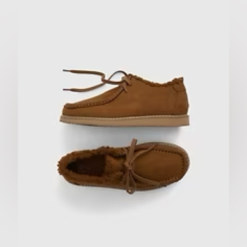 GAP BOYS Kids Sherpa Moc Boots in SZ 2…Very nice…New With Tags